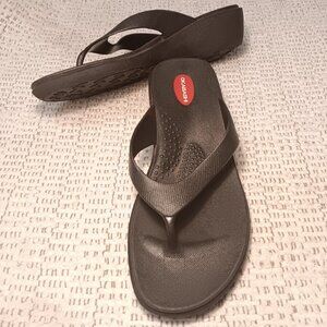 Okabashi women's black low wedge heel flip flops Made in USA sz L / 9.5 - 10.5